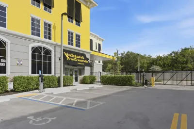 Oakland Park storage units